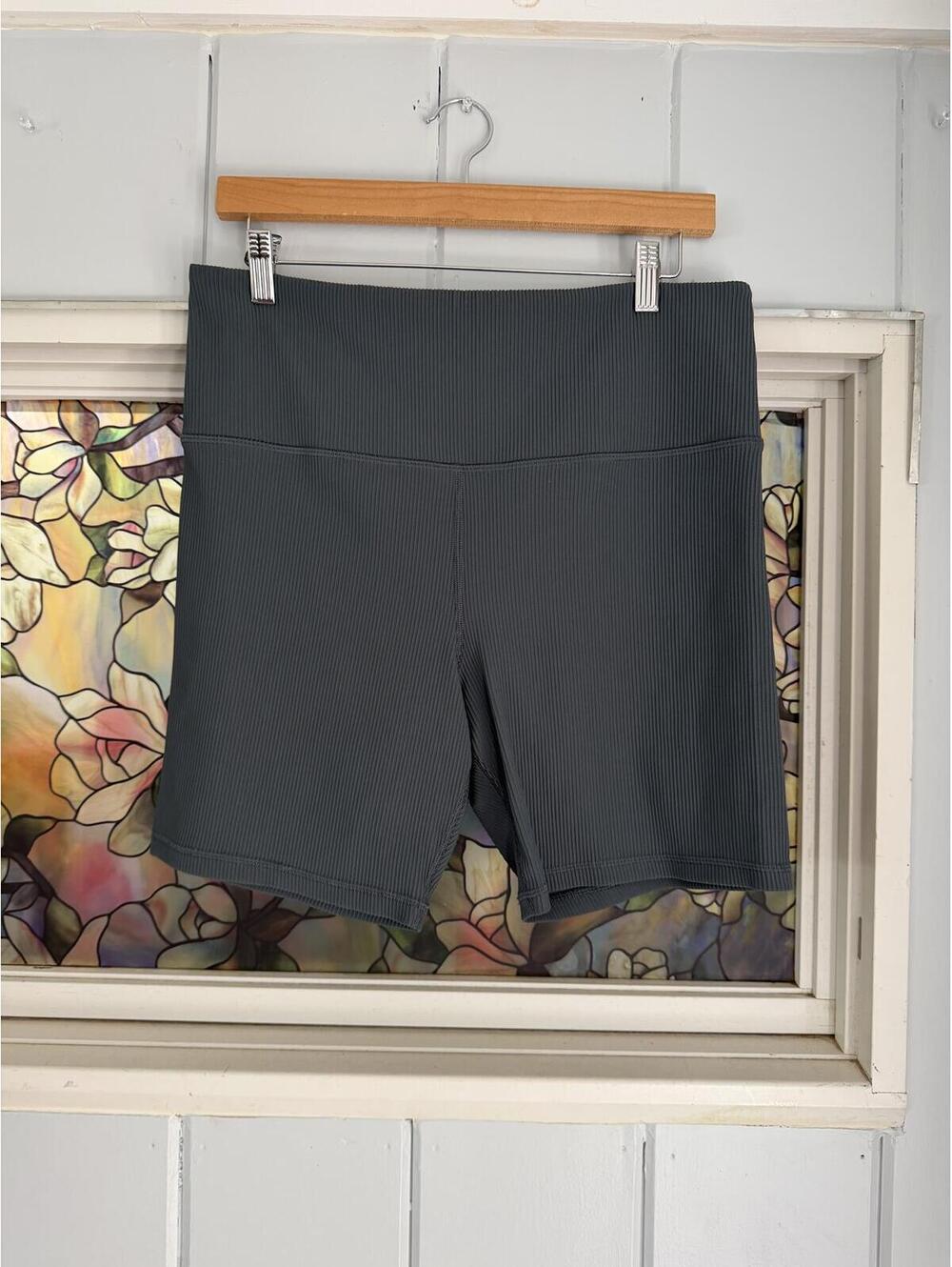 Athleta Elation Rib 7" Short in Charcoal Gray, Size XL